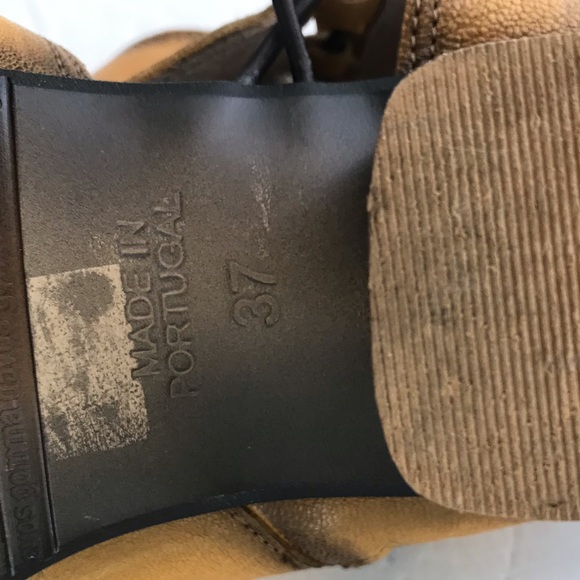 Unity in Diversity® Shasta Daisy Leather Sandals - Picture 10 of 12